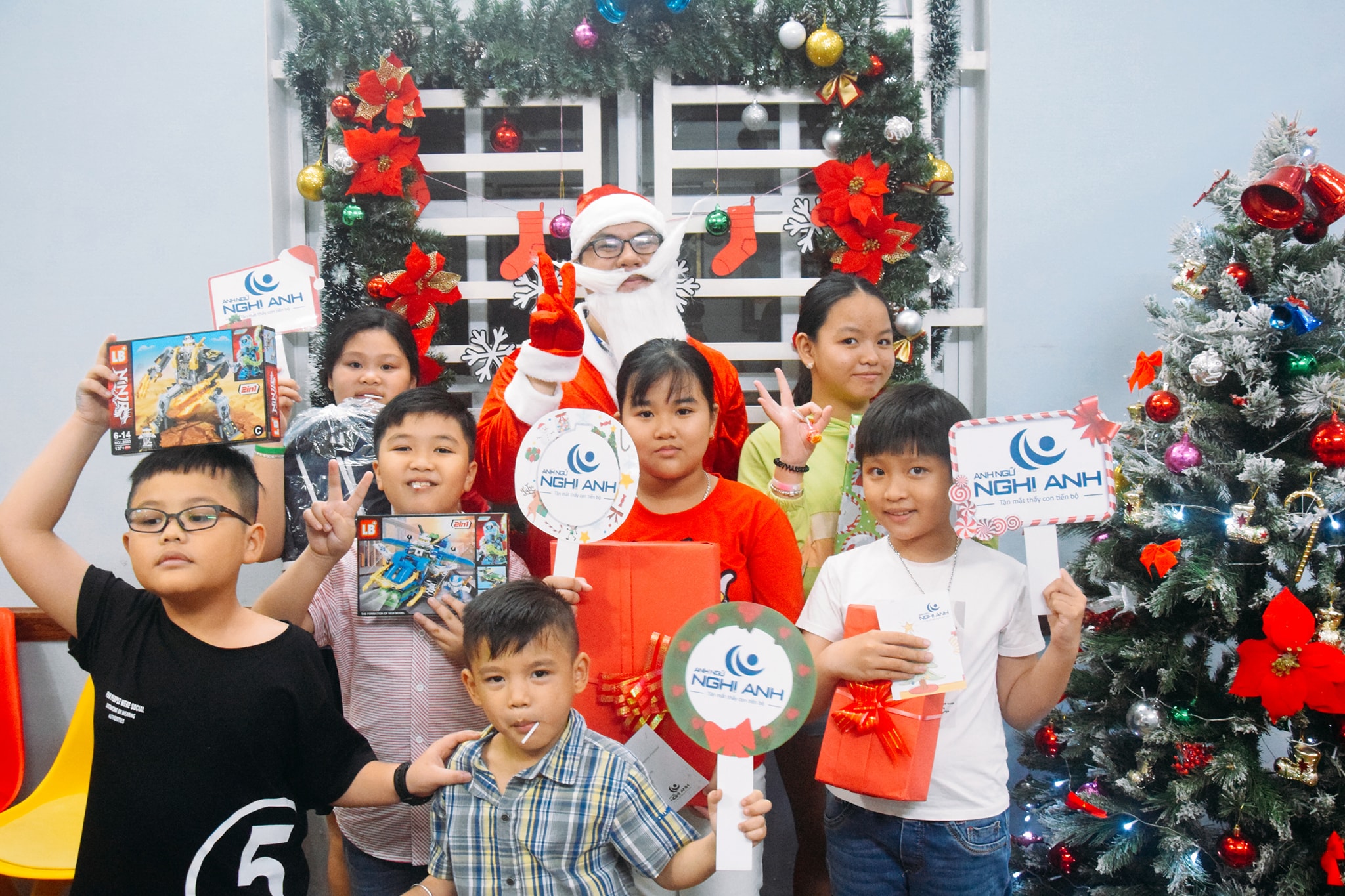 GỬI THƯ SANTA, NHẬN QUÀ NOEL